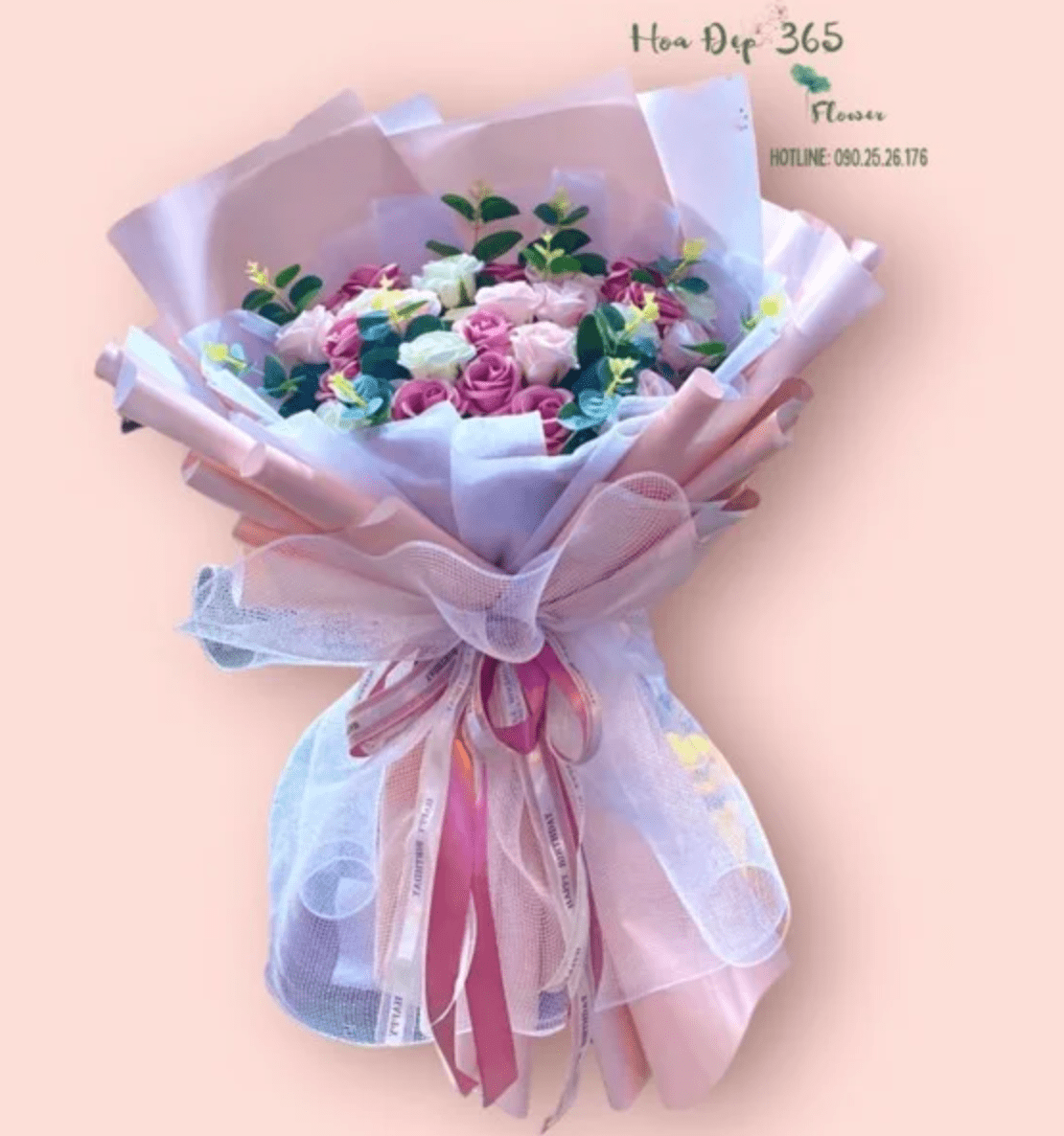 Bó hoa sáp Mộng Mơ - HST12 với thiết kế thanh lịch, trang nhã, mang thông điệp chúc mừng lễ tốt nghiệp long trọng, có giá ưu đãi 850,000đ