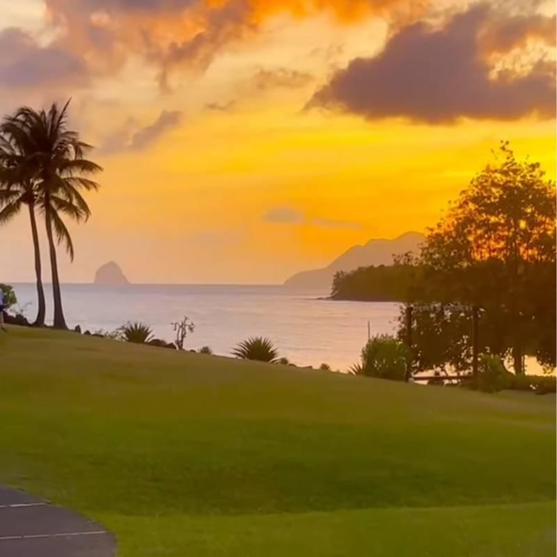restaurant-avec-vue-mer-et-coucher-soleil-martinique