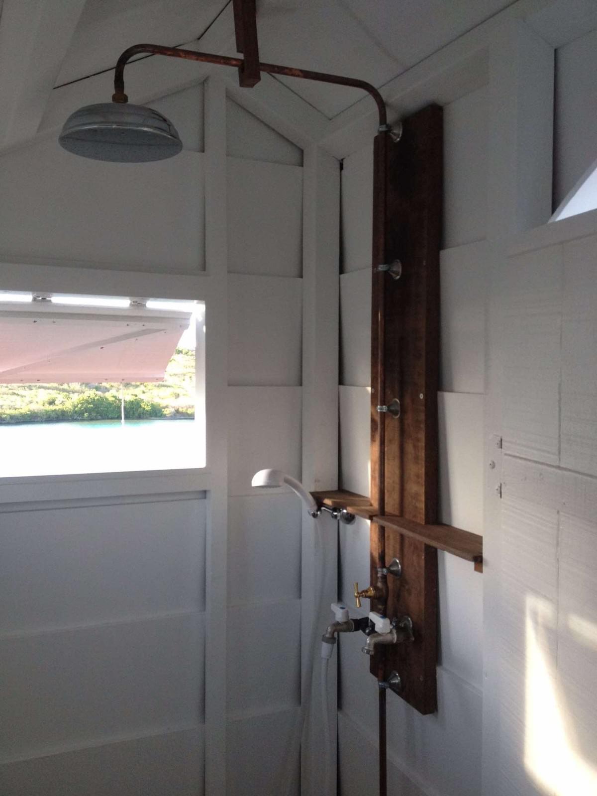 installation-douche-salle-de-bain-martinique