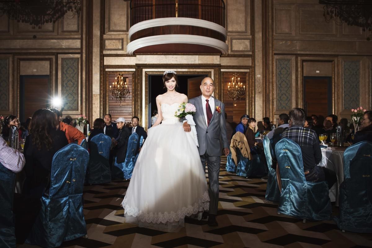 Our boutique dress series, exquisite design and high-quality fabric, allow every bride to shine at the wedding. boutique gift dress Our service Wedding dress photography ✕ Boutique dress ✕ Professional consultant ✕ Ceremony design