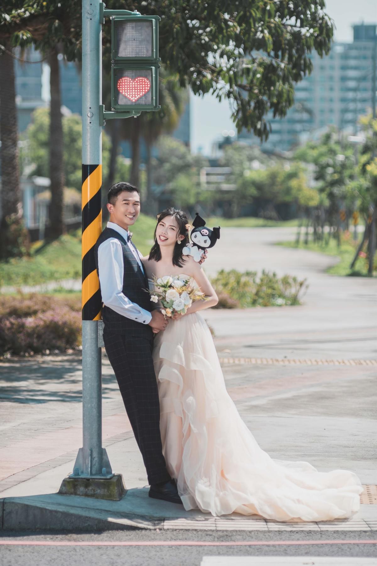 — Zhang Xiaoting "Alice's wedding service exceeded my expectations, the professional team made the entire wedding preparation process easy and enjoyable." Our team has assisted over 500 pairs of newlyweds in realizing their dream wedding. Wedding dress photography ✕ Boutique dress ✕ Professional consultant ✕ Ceremony design