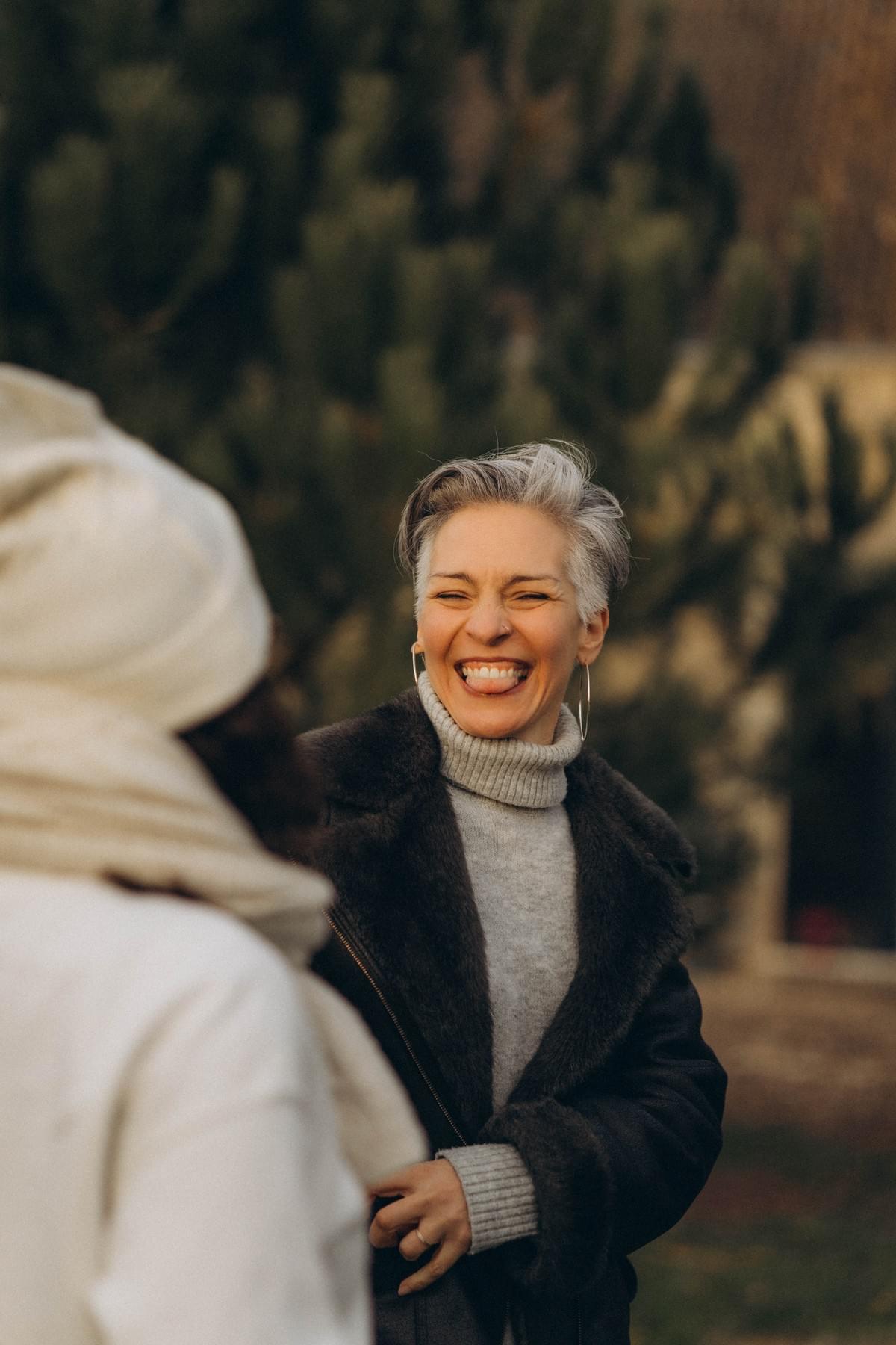 Yasmina Houée, professionnelle de la communication et du marketing, engagée auprès d'organisations qui mettent au cœur de leurs actions des engagements sociétaux et environnementaux. Souriante et optimiste invétérée.