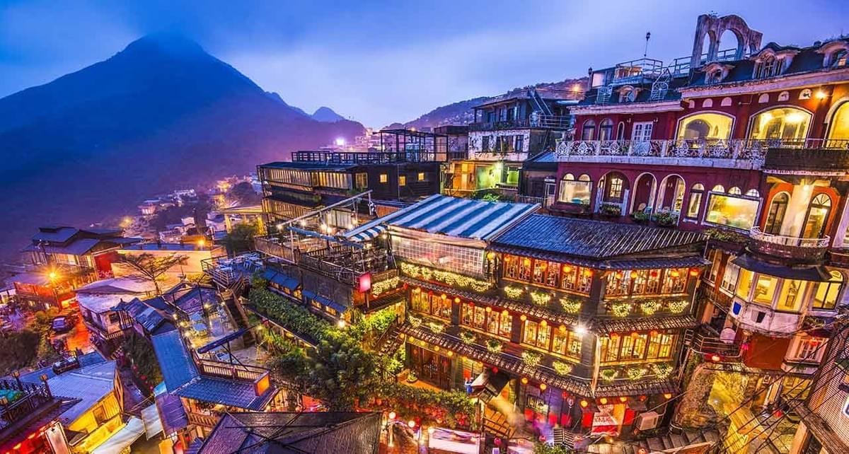 Famous Old Streets in Taipei - Travel Guide