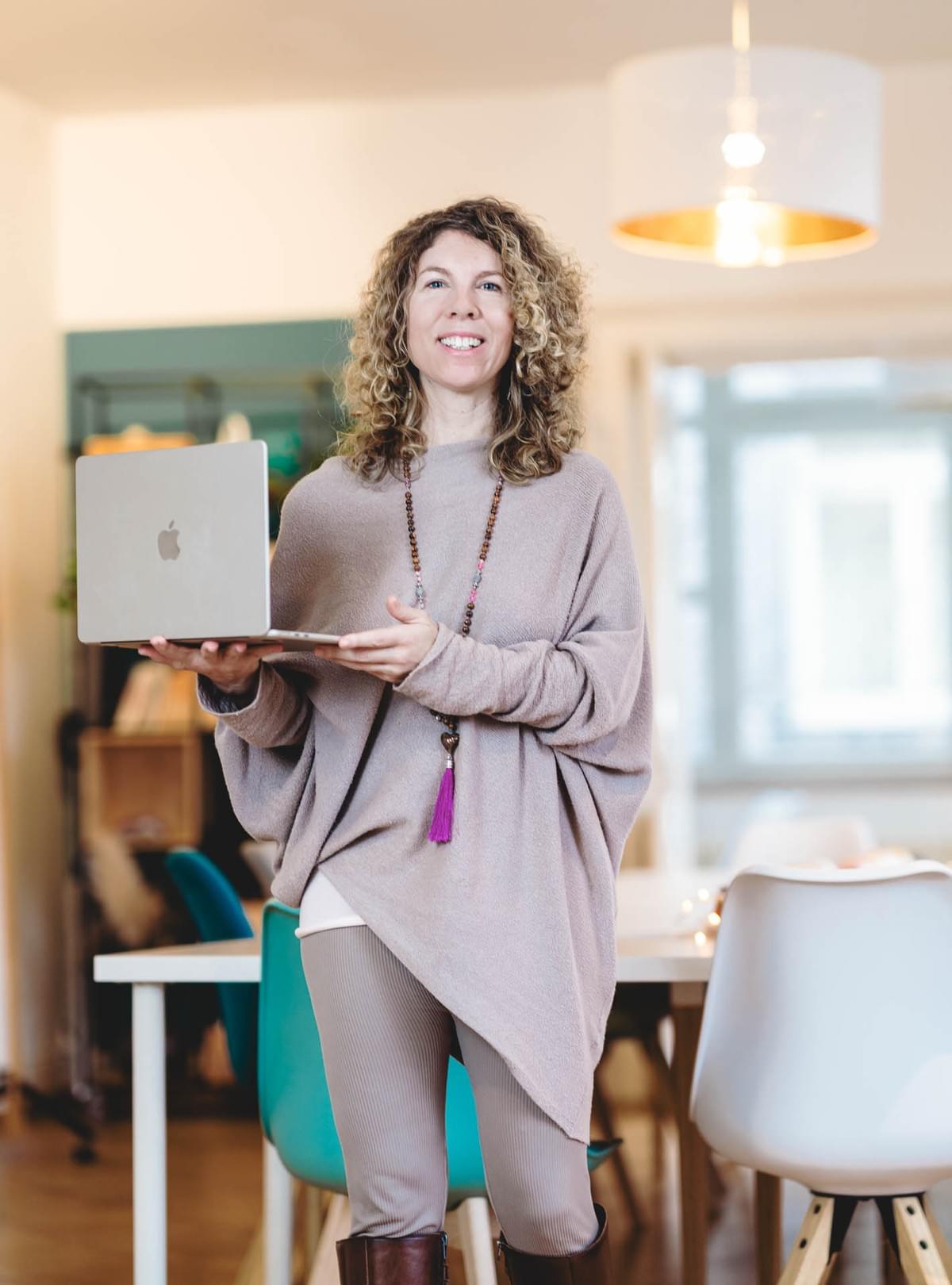 Instagram- und Social-Media-Marketing für Selbstständige und KMU mit Nicole Stadler in Zürich Instagram- und Social-Media-Marketing für Selbstständige und KMU mit Nicole Stadler in Zürich