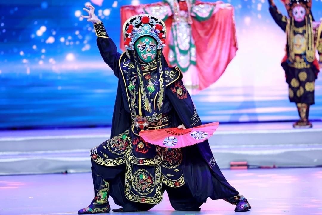 Experienced artists will provide performances that capture the hearts of the audience. Each performance will become a special moment that moves the audience. professional performance Our company's characteristics Japan origin, a professional group that inherits the authentic style of face-changing. We deliver the real moment to stages across the country.