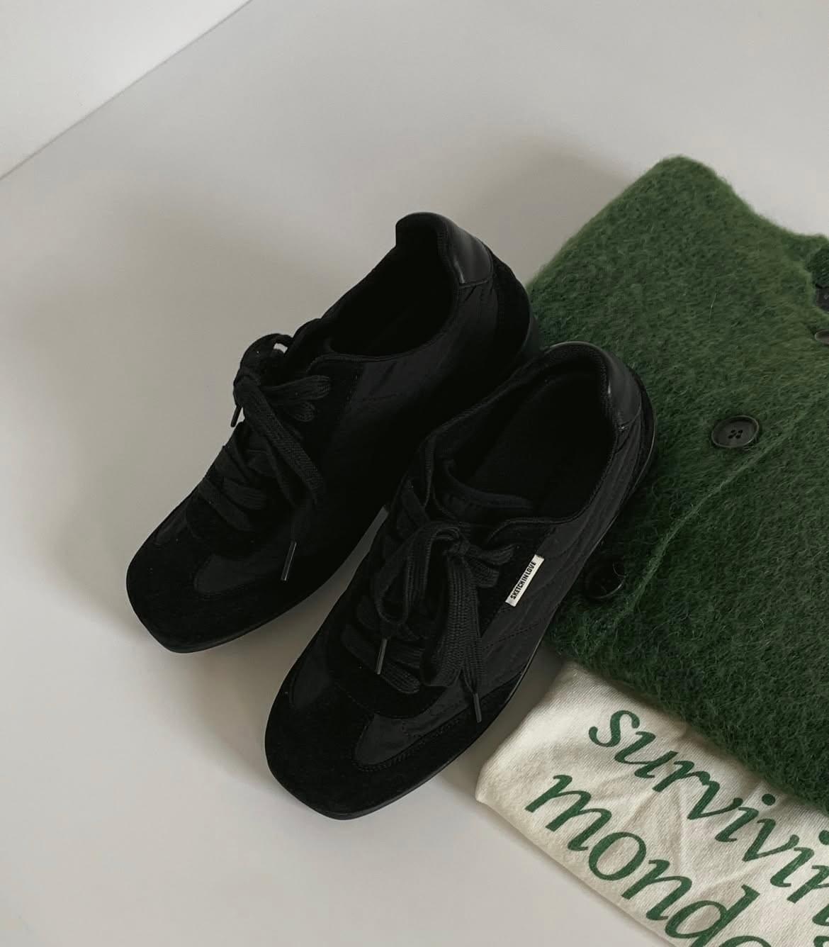 [25F1007]超好走!!輕量舒適百搭德訓鞋 乳膠墊休閒鞋(兩色)