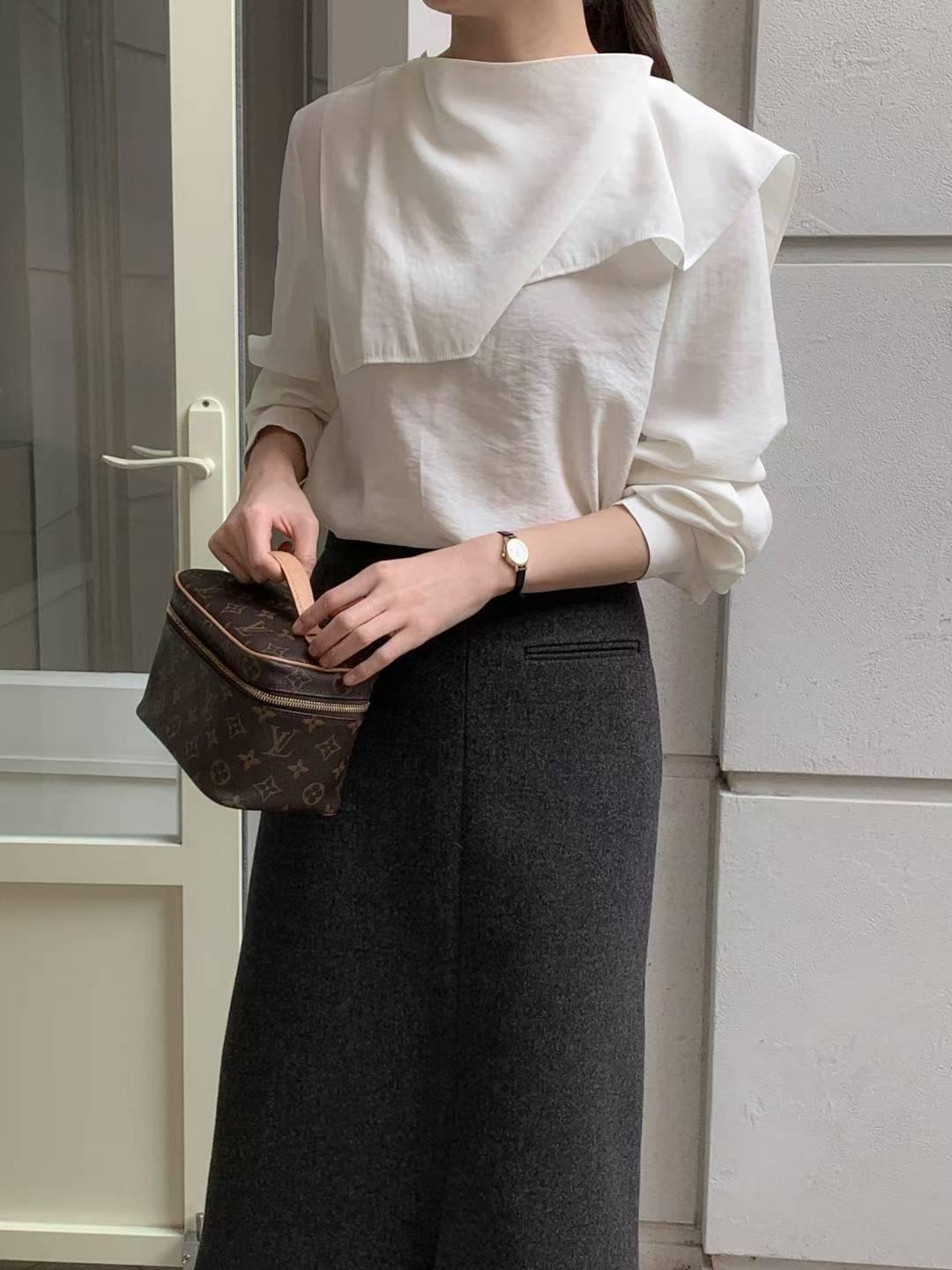 [25W1203]氣質女伶垂墜領巾上衣（兩色）