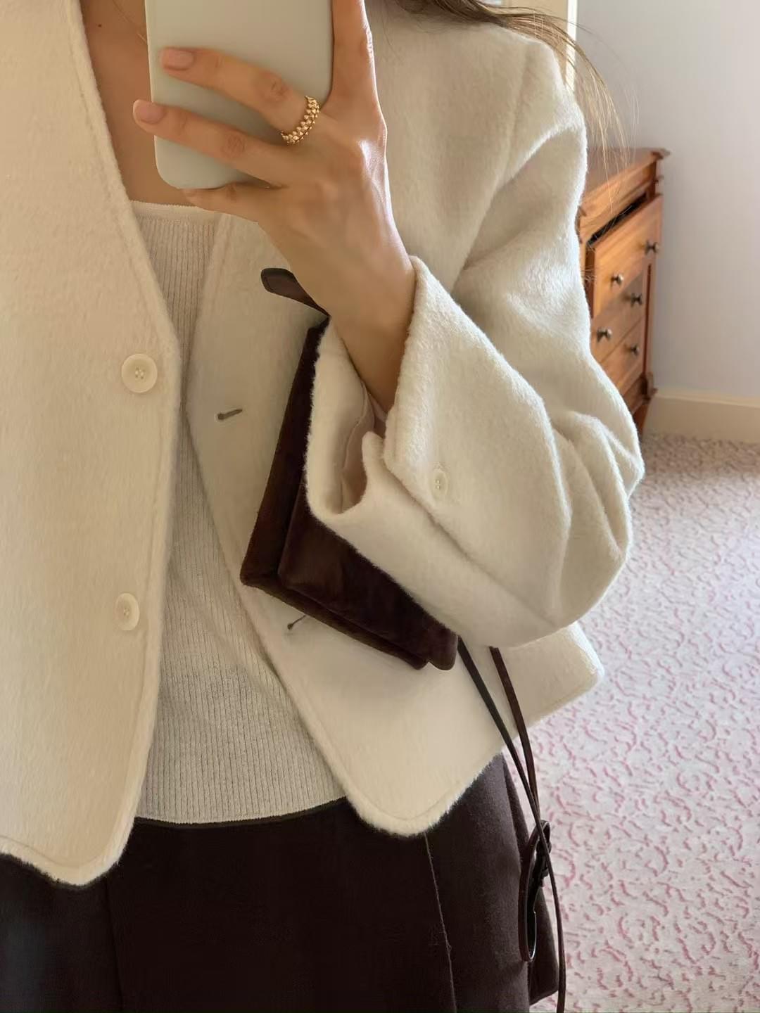 25F1010]氣質滿分短版V領雙排扣羊毛外套（兩色）