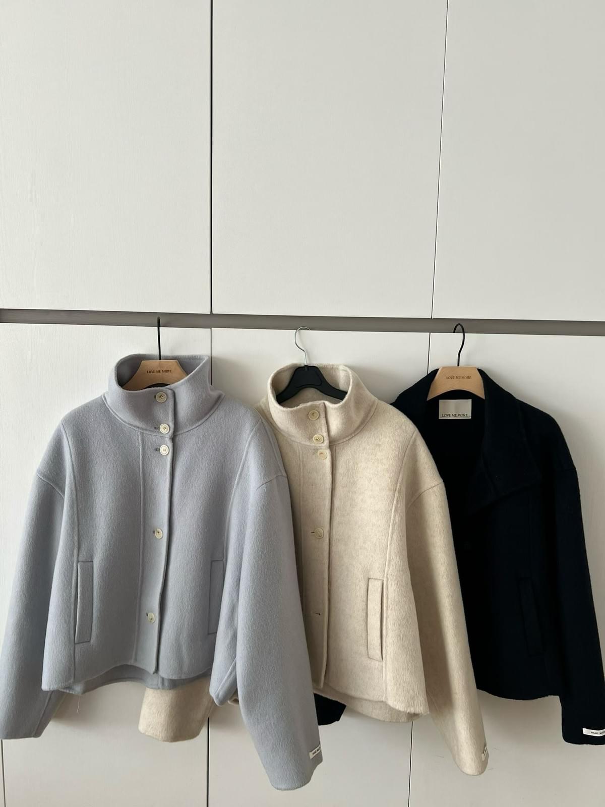 [25W1115]俐落高領翻領兩穿中短版手工羊毛大衣(三色)