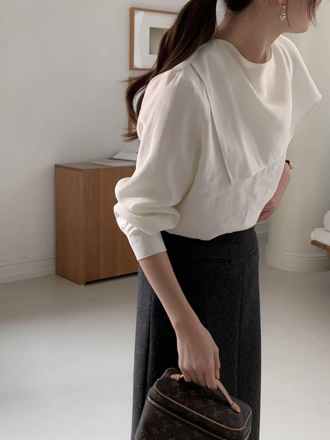 [25W1203]氣質女伶垂墜領巾上衣（兩色）