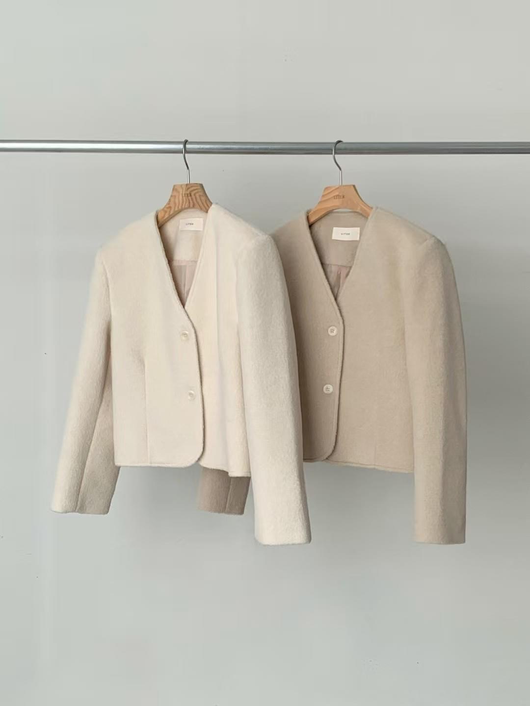 25F1010]氣質滿分短版V領雙排扣羊毛外套（兩色）