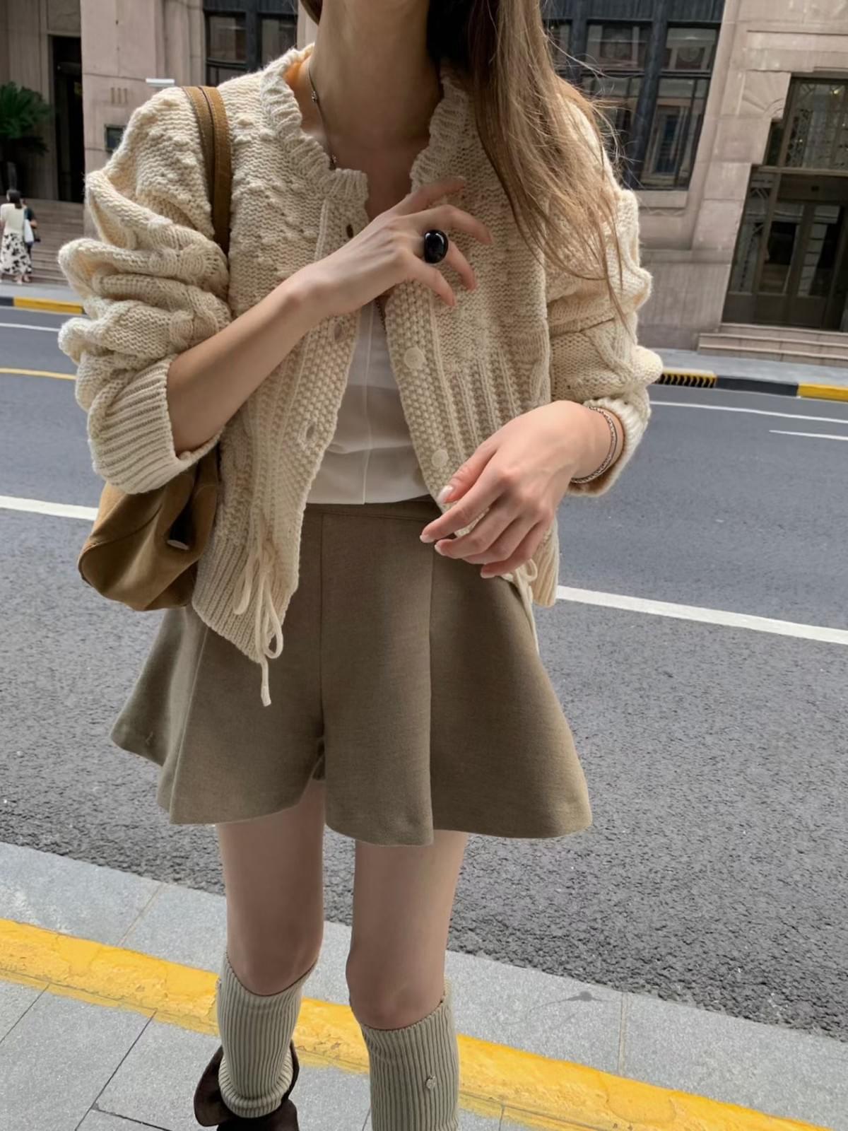 [25F1003]精緻花瓣領口腰間抽繩針織外套（兩色）