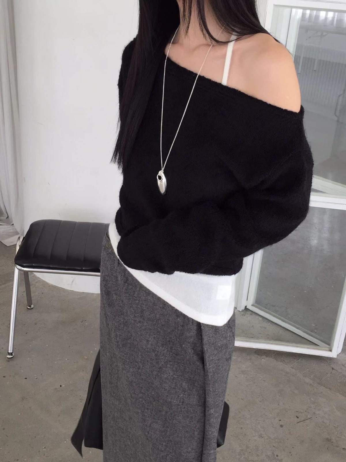 [25W1114]百搭款短版羊毛一字領斜肩上衣(三色)