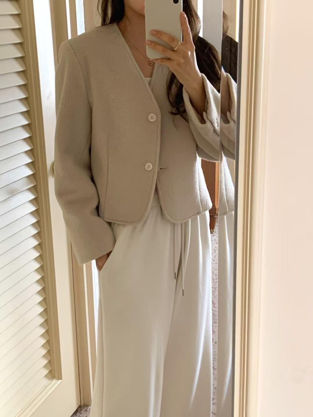 25F1010]氣質滿分短版V領雙排扣羊毛外套（兩色）