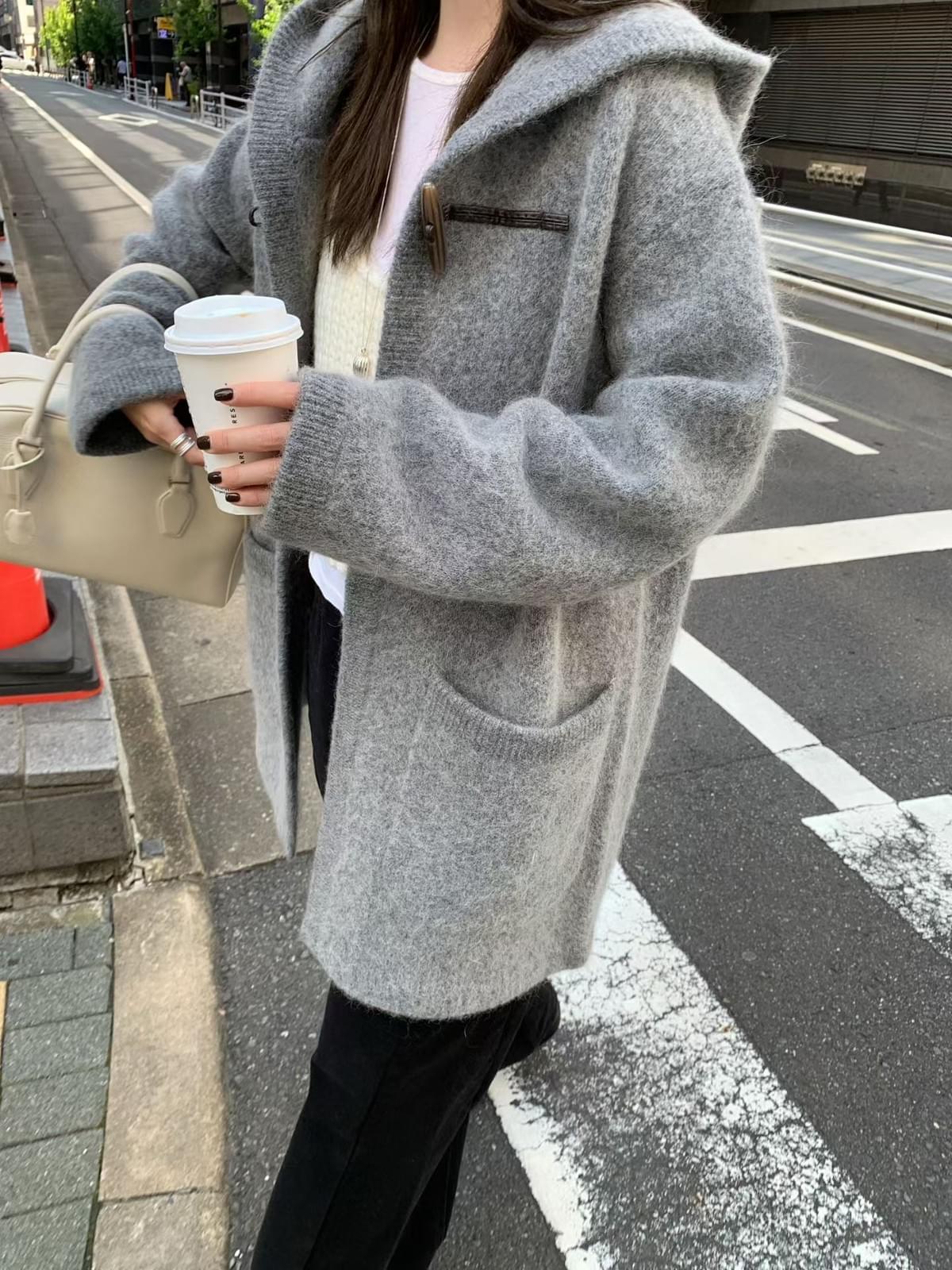 柔軟保暖羊角釦厚磅羊毛針織連帽大衣（兩色)