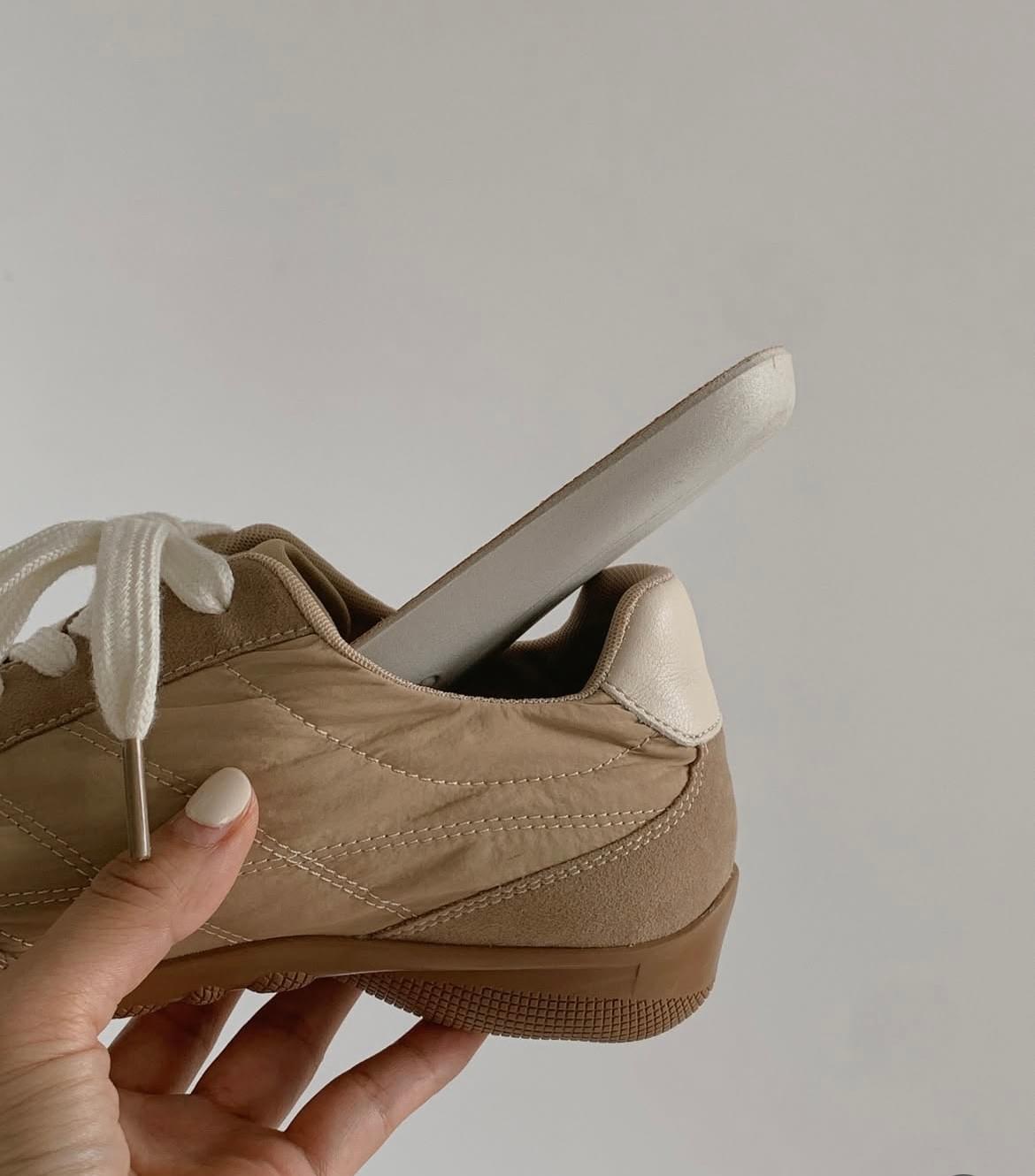 [25F1007]超好走!!輕量舒適百搭德訓鞋 乳膠墊休閒鞋(兩色)