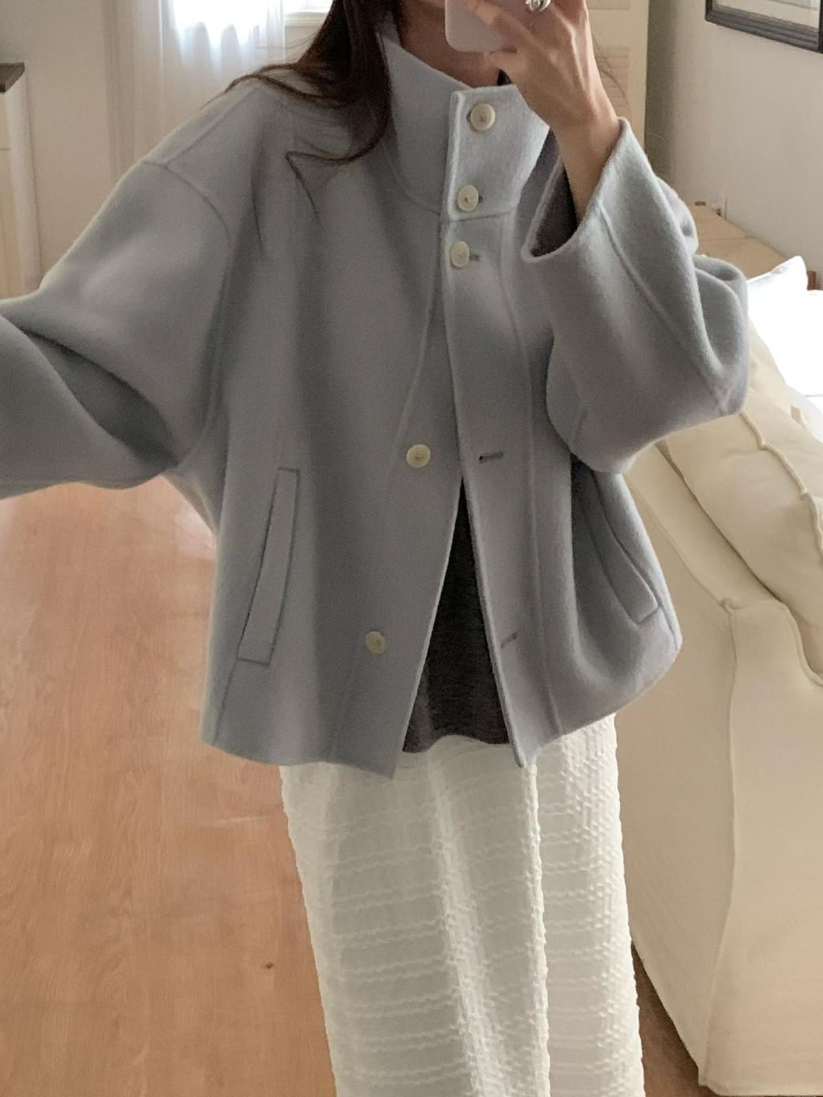 [25W1115]俐落高領翻領兩穿中短版手工羊毛大衣(三色)