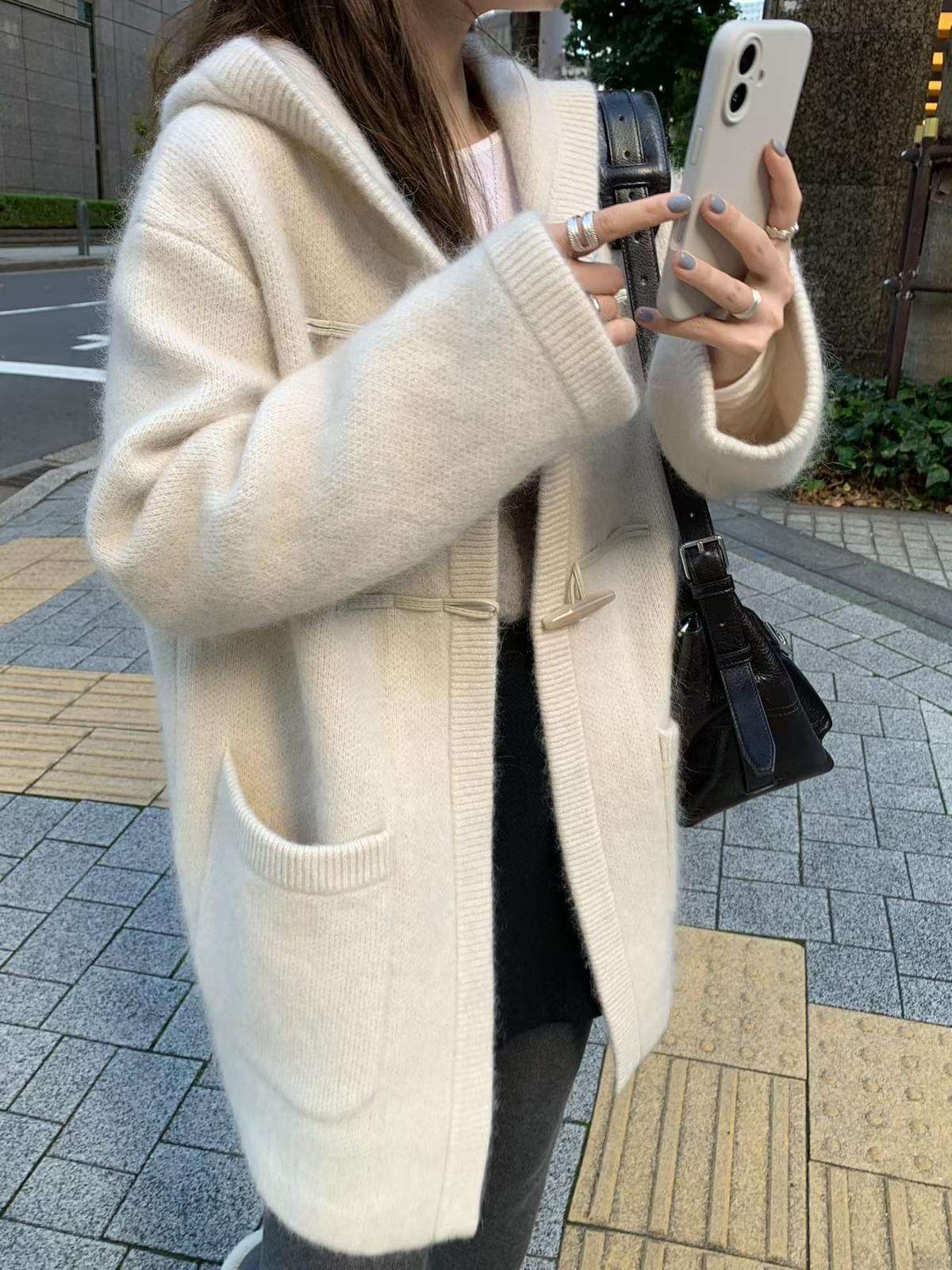 柔軟保暖羊角釦厚磅羊毛針織連帽大衣（兩色)