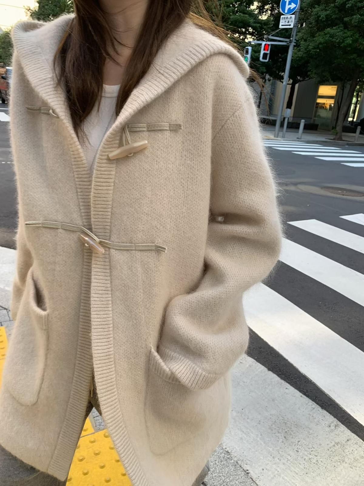 柔軟保暖羊角釦厚磅羊毛針織連帽大衣（兩色)