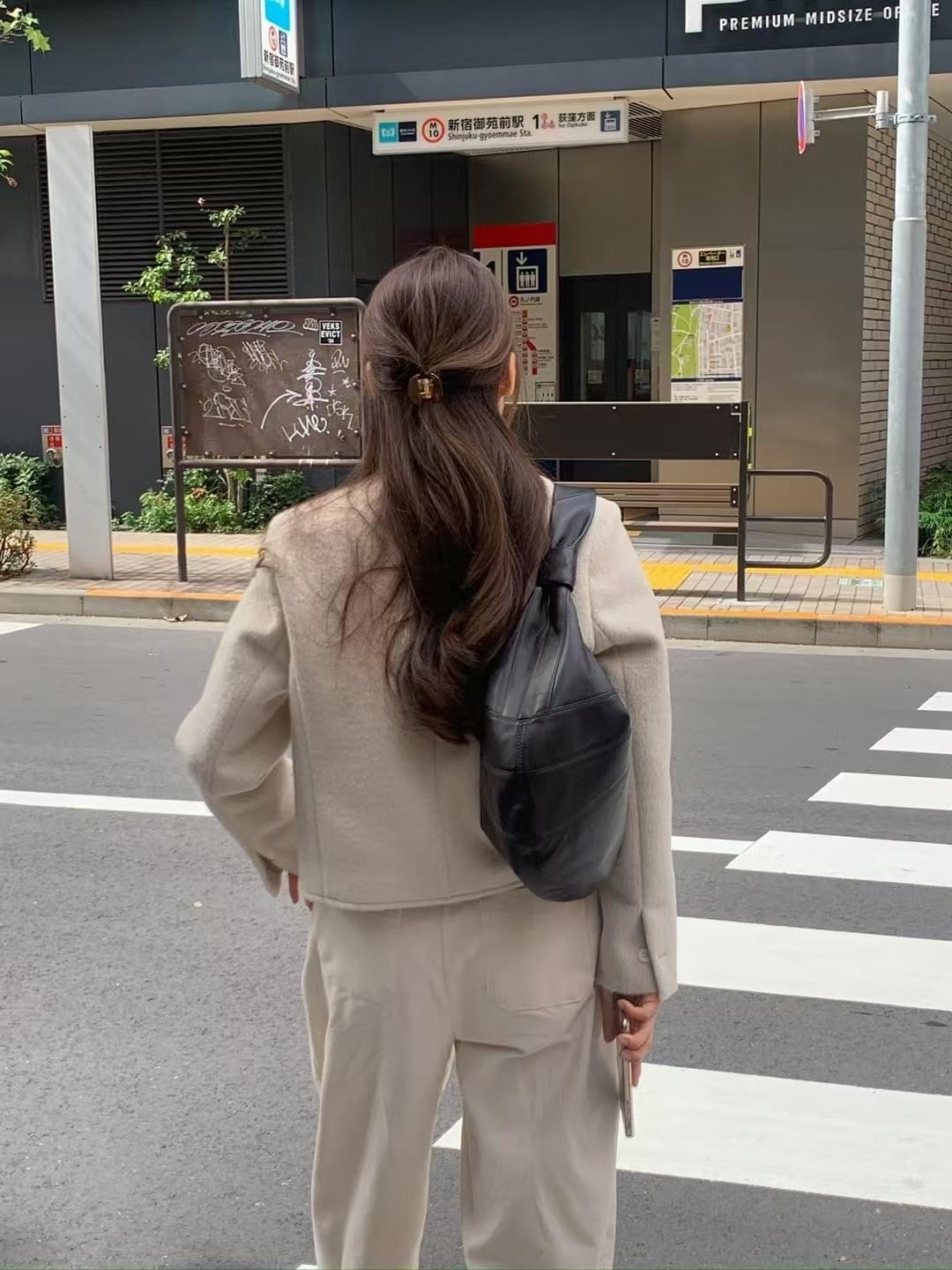 25F1010]氣質滿分短版V領雙排扣羊毛外套（兩色）