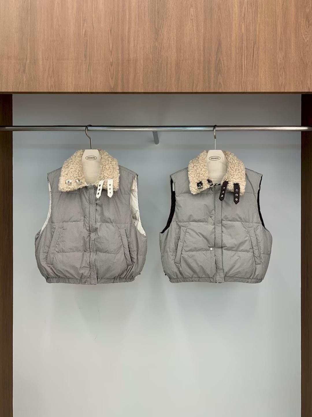 25W1204]羔羊毛翻領兩面穿羽絨背心（兩色）