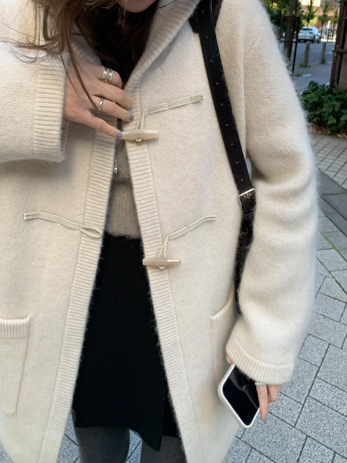 柔軟保暖羊角釦厚磅羊毛針織連帽大衣（兩色)