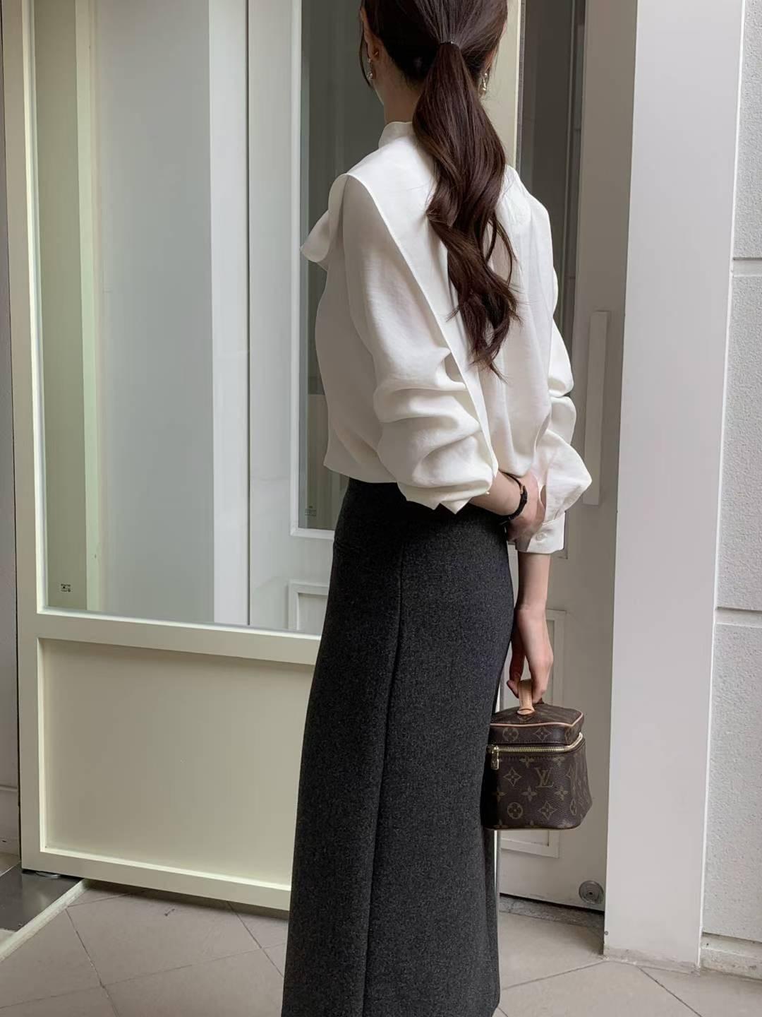 [25W1203]氣質女伶垂墜領巾上衣（兩色）