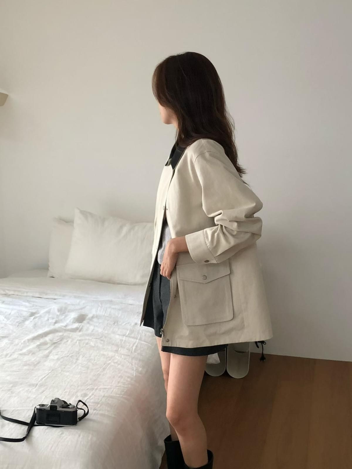 [25W1116]挺版撞色翻領中長版風衣外套(兩色)