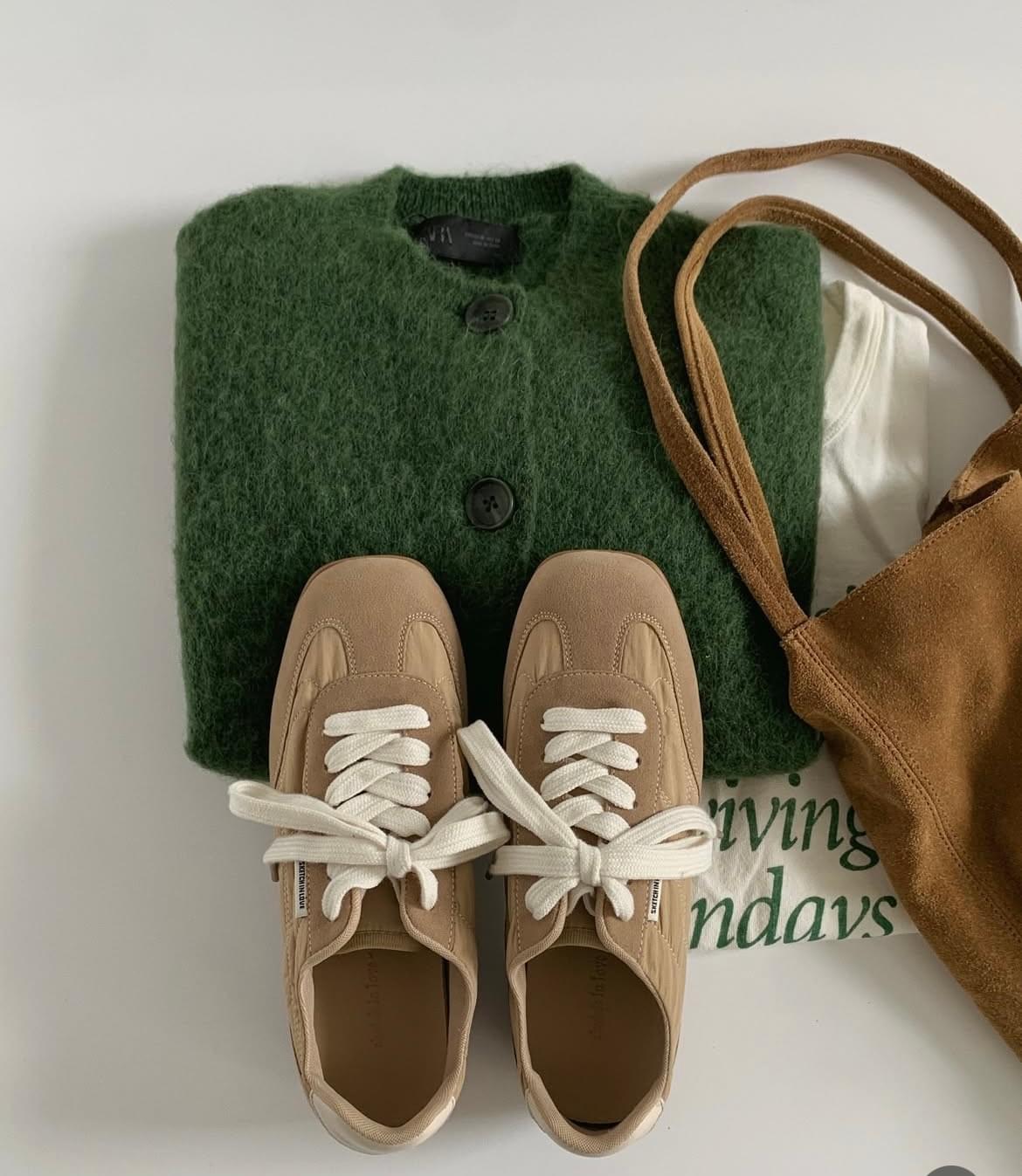 [25F1007]超好走!!輕量舒適百搭德訓鞋 乳膠墊休閒鞋(兩色)