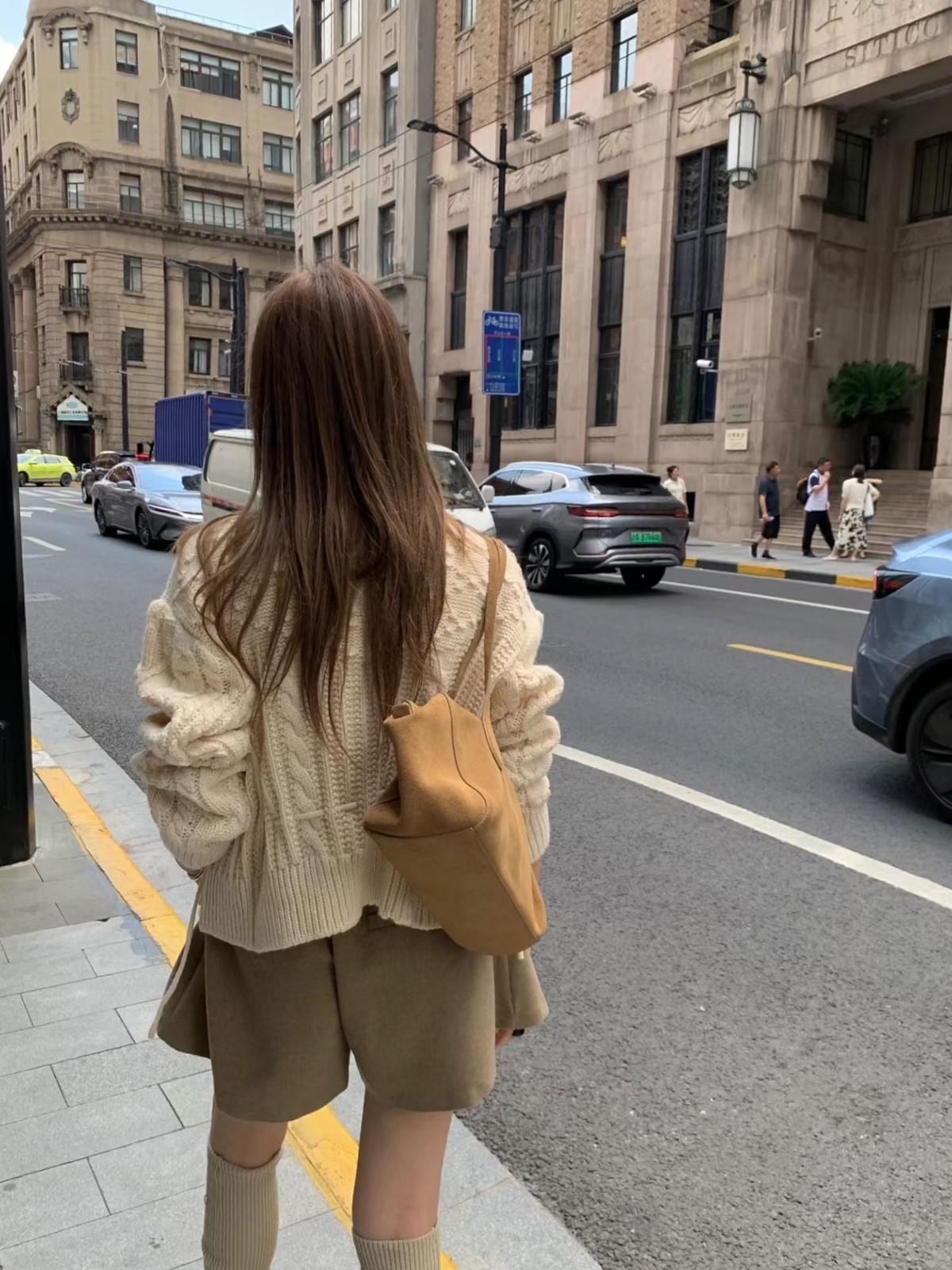 [25F1003]精緻花瓣領口腰間抽繩針織外套（兩色）