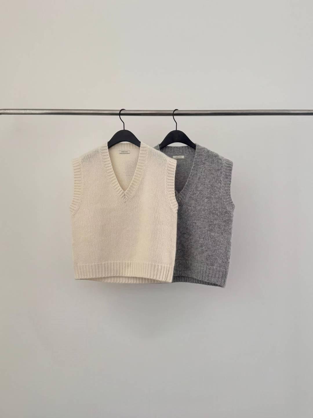 [25F1001] 英倫學院風羊毛寬肩針織背心（兩色）