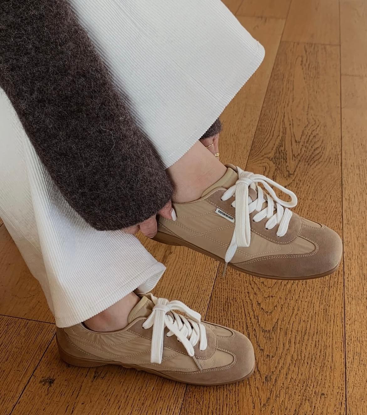 [25F1007]超好走!!輕量舒適百搭德訓鞋 乳膠墊休閒鞋(兩色)