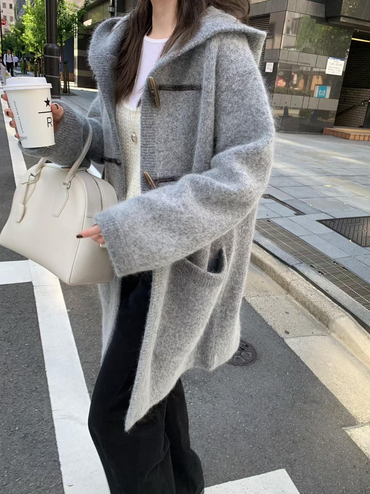 柔軟保暖羊角釦厚磅羊毛針織連帽大衣（兩色)