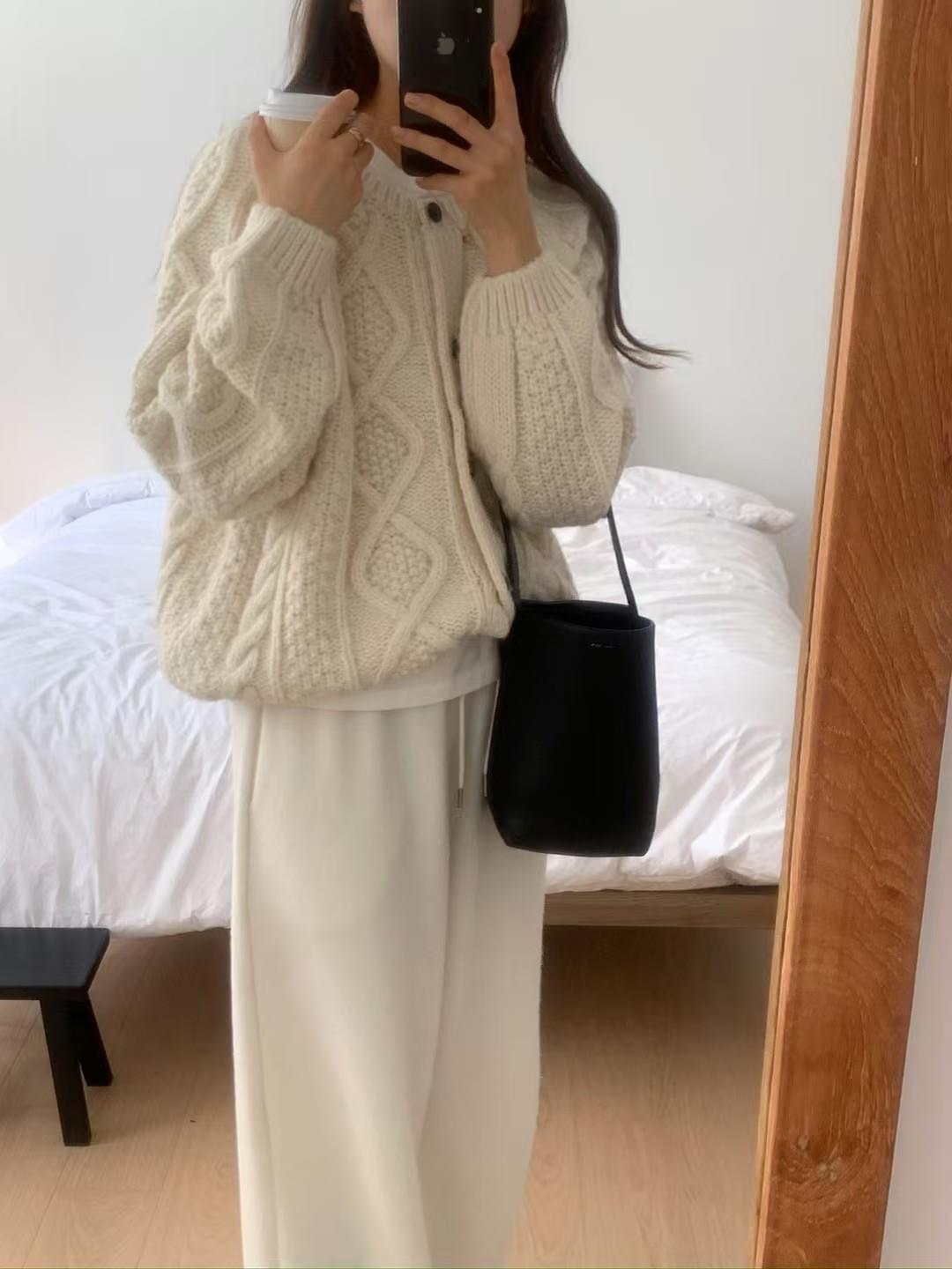 [25Ｗ1108]立體麻花軟糯羊毛粗針織外套（兩色）