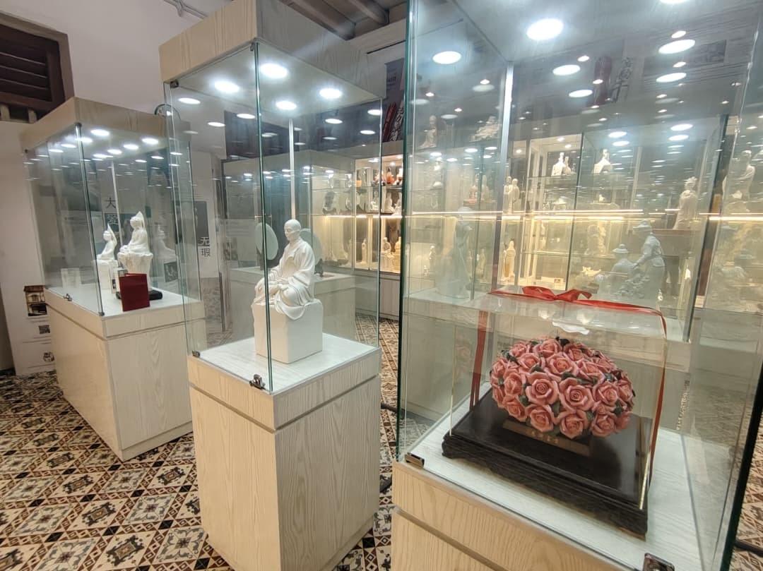 Dehua Guild actively participates in social public welfare activities, including education assistance, poverty alleviation, and environmental protection projects, striving to contribute our strength to society and care for every person in need of help. public welfare activity What are we doing Malacca Teck Hua Huay Kuan is one of Malaysia's long-established Chinese community organizations, founded in 1908, and has a history of over a hundred years. The association aims to unite the Dehua compatriots in the Malacca region, promote Chinese culture, enhance community ties, and actively participate in social welfare activities.