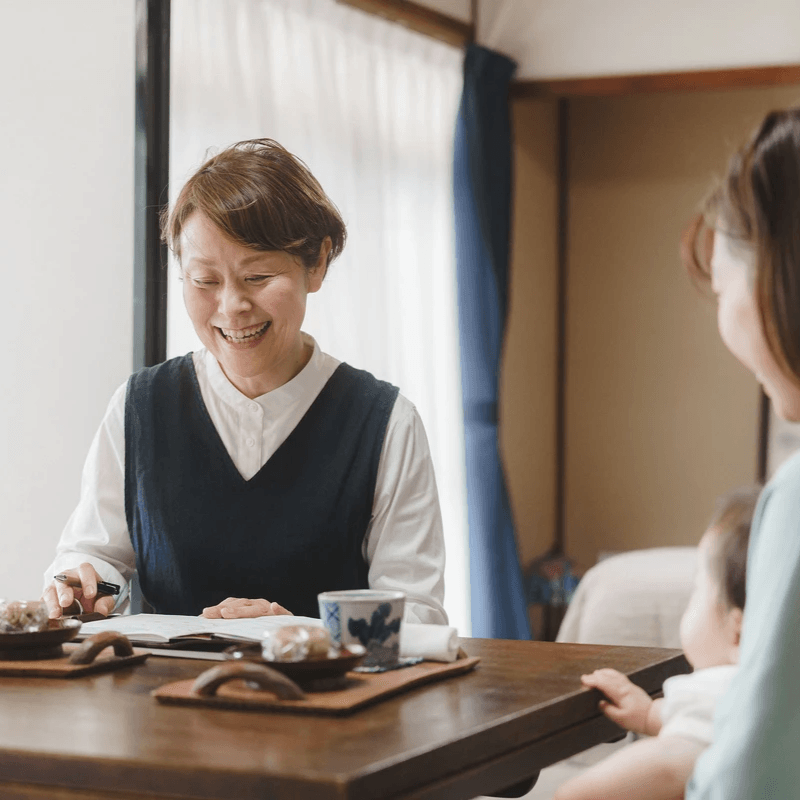 Providing accommodation-type postpartum care, creating an environment where moms can relax. Reducing the burden of childcare and supporting physical and mental recovery. Short stay of peace of mind round mother house service If you need postpartum care in Koriyama City, please rely on Manmaru Obatake. To all the moms with babies up to 1 year old who find it difficult to say "help" to those around them. Please count on Ikumi Sagara, who has 30 years of experience as a nurse and midwife. We will support your child-rearing in two ways: short stay (accommodation type) and outreach (visiting type).