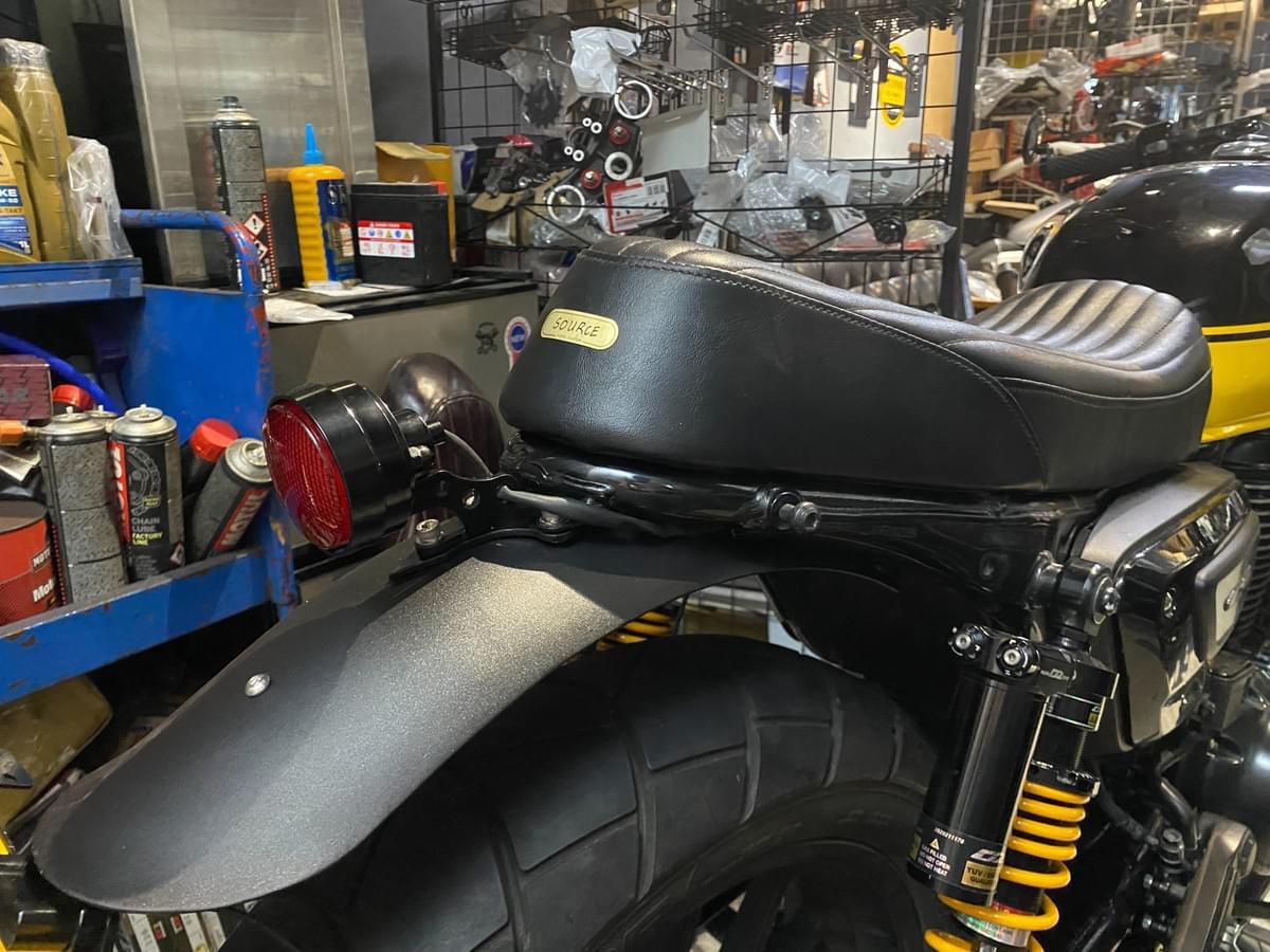 = SRC = HONDA CB350/PRO/RS/紀念版 不鏽鋼底板 手工坐墊 訂製坐墊 通用卡點 通用訂製坐墊 客製化造型 標準造型