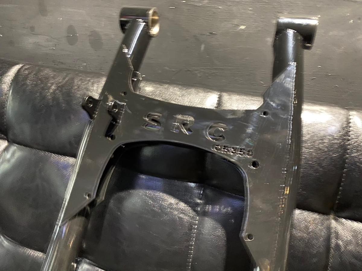  = SRC = HONDA CB350 SRC 不鏽鋼圓管搖臂 手工圓管搖臂 訂製 老味 復古 強化視覺感 SRC35013   採用不鏽鋼訂製 手工氬焊 強化板腱 滾輪調練器設計 維持原廠軸距 可
