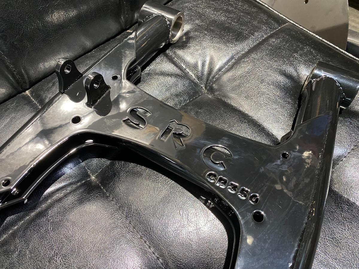  = SRC = HONDA CB350 SRC 不鏽鋼圓管搖臂 手工圓管搖臂 訂製 老味 復古 強化視覺感 SRC35013   採用不鏽鋼訂製 手工氬焊 強化板腱 滾輪調練器設計 維持原廠軸距 可