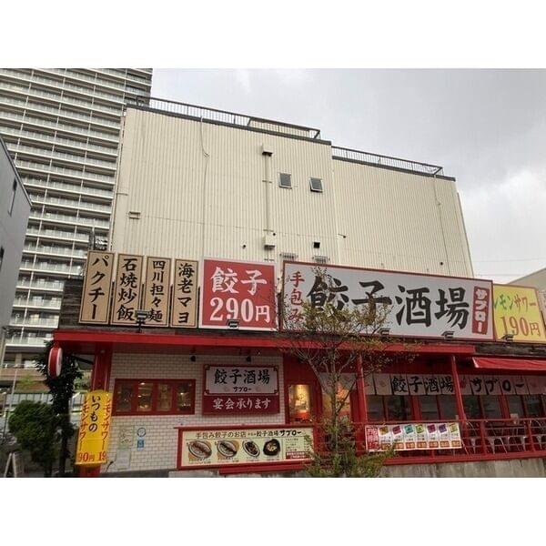 【徒歩1分】京阪香里園駅前！約34.5坪という広さがあり、路面店の利点を活かして、サービス業、クリニック、金融機関、ハイエンドな小売店舗など、幅広いビジネスに対応できるポテンシャルを秘めています。