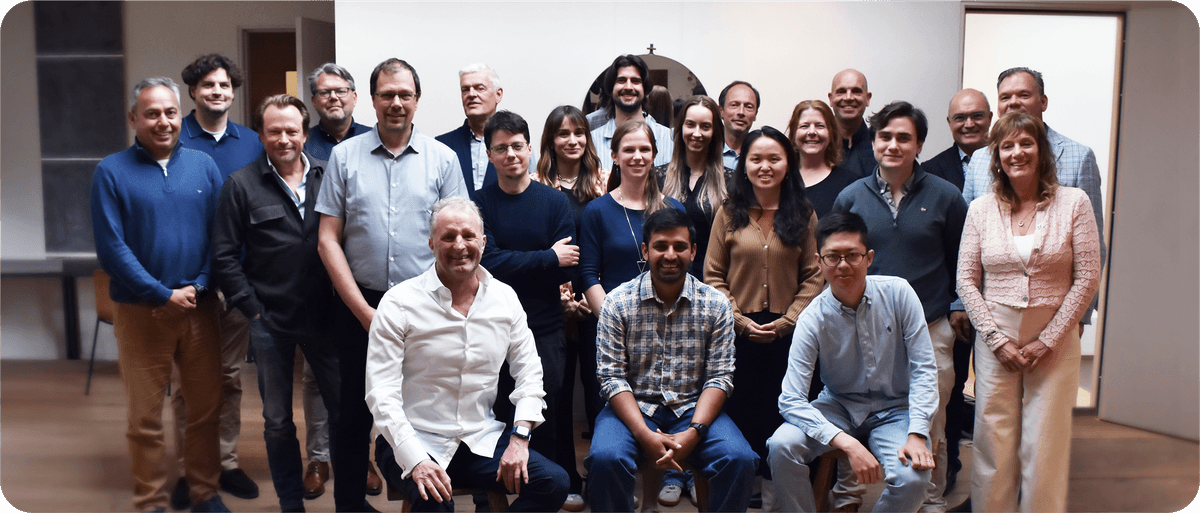 Teamfoto van HAL24K Agri: deskundigen in bodembiologie, AI en datawetenschap, samen toegewijd aan het verbeteren van de bodemgezondheid wereldwijd