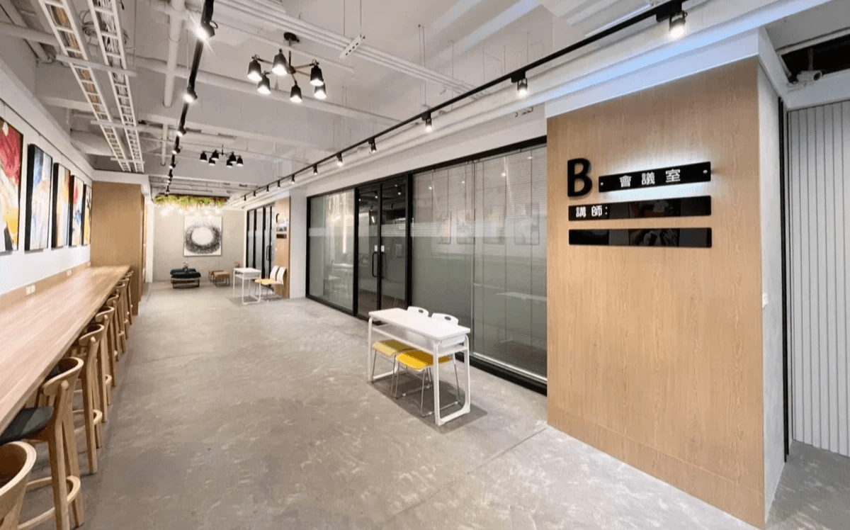 思博客商務中心的南高雄會議教室公共空間特色照片