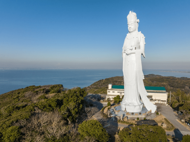 猫と暮らす古民家グランピング【和心村公式】|千葉富津・東京から1時間|サウナ&カフェも完備  千葉県富津市の豊かな自然に囲まれた和心村は、東京から車でわずか1時間、「人と動物と自然が調和する共生の村」をコンセプトにした唯一無二のグランピング
