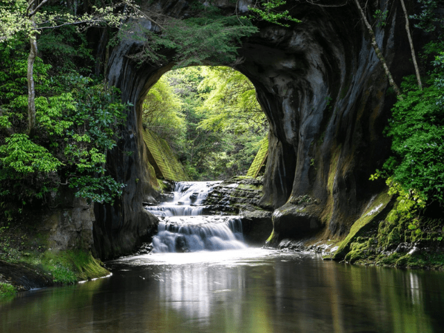 猫と暮らす古民家グランピング【和心村公式】|千葉富津・東京から1時間|サウナ&カフェも完備  千葉県富津市の豊かな自然に囲まれた和心村は、東京から車でわずか1時間、「人と動物と自然が調和する共生の村」をコンセプトにした唯一無二のグランピング