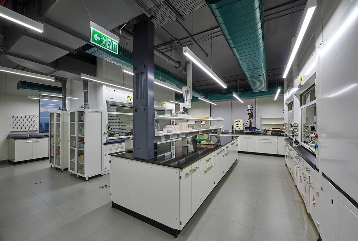 Exploring the Best Laboratory Furniture Manufacturers i...