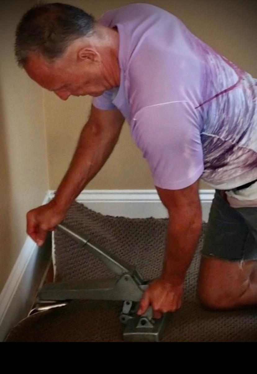 Serge stretching carpet