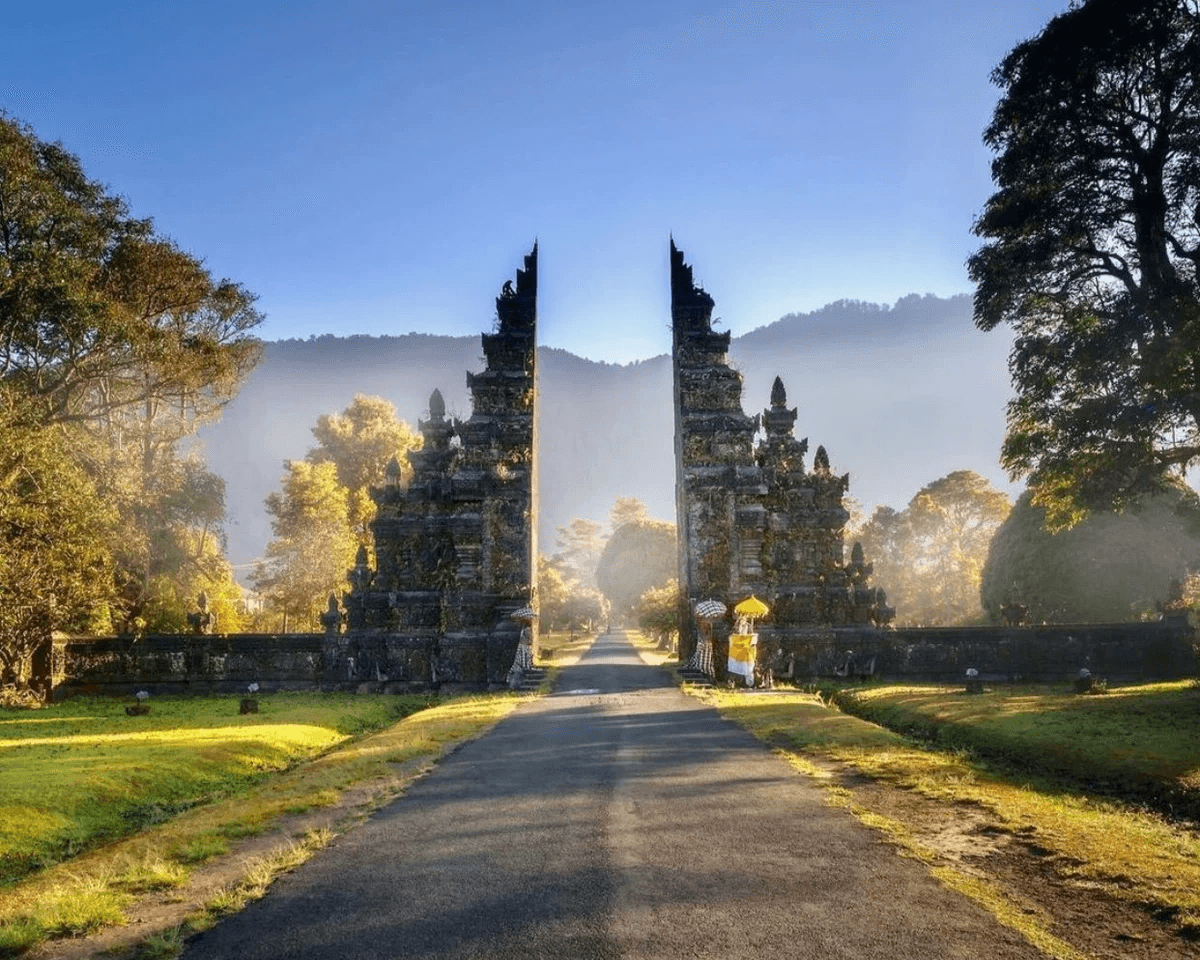 From flight ticket booking to accommodation arrangements, we provide one-stop travel services, allowing you to travel without worries. comprehensive service Our service travel agency