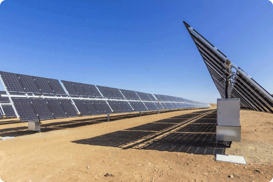 Der Reihenabstand von PV-Anlagen beeinflusst direkt, ob reflektiertes Licht die Rückseite bifazialer Module erreicht.