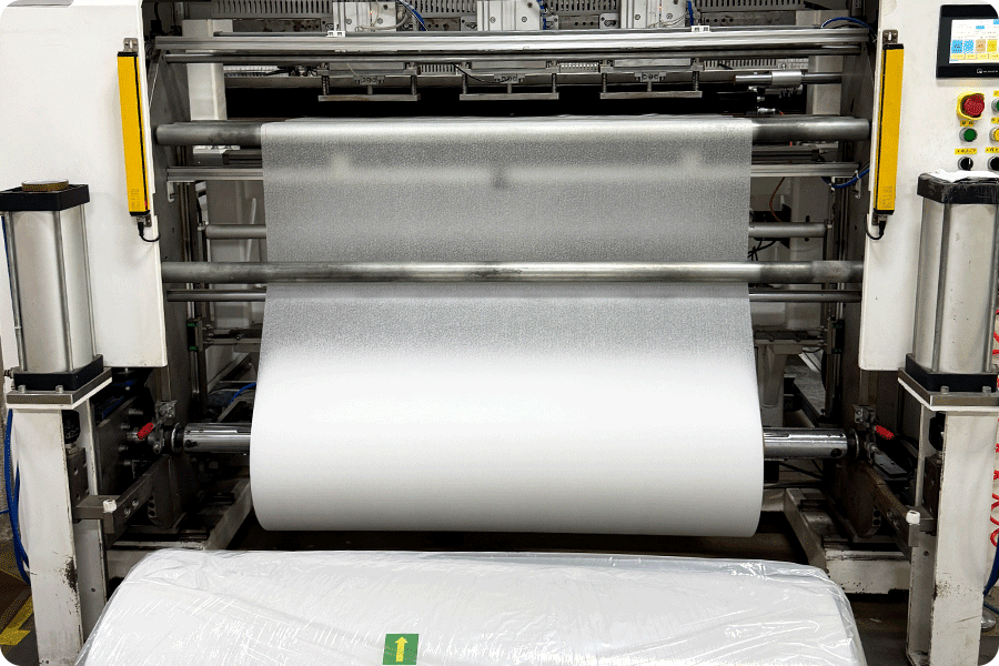 Schemat materiałów enkapsulujących w panelach fotowoltaicznych, przedstawiający folie stosowane do enkapsulacji modułów