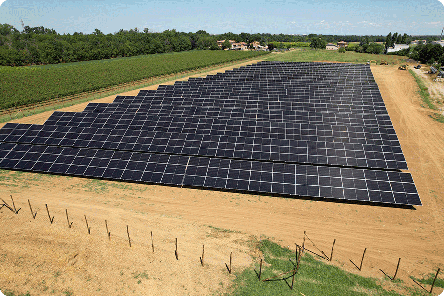 progetto agrivoltaico in Italia, sistema fotovoltaico a terra in contesto agricolo.